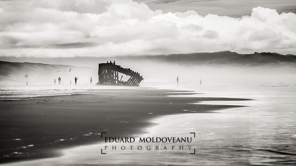 At Peter Iredale shipwreck B&W